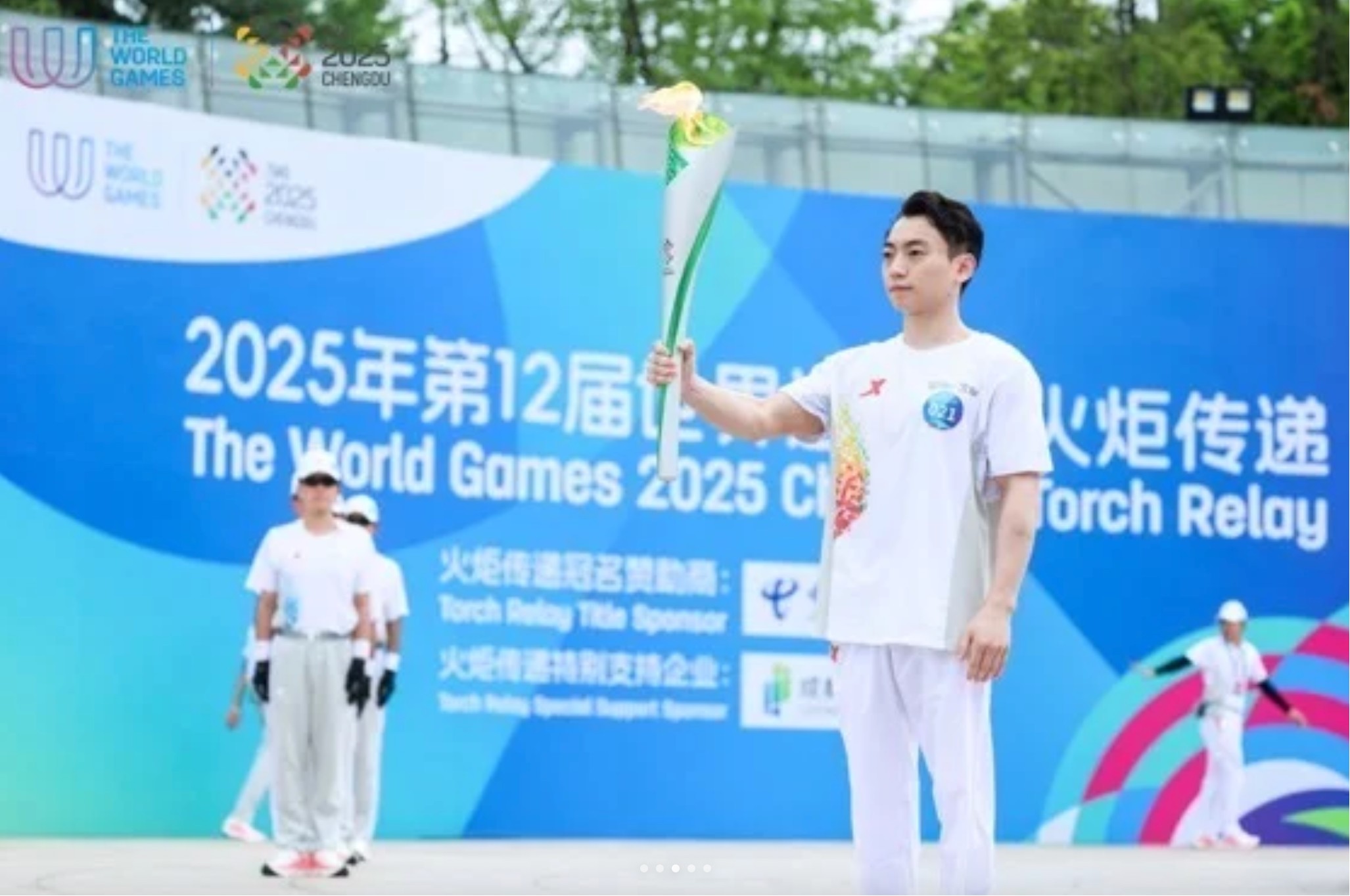 少年运动员, 他在社交媒